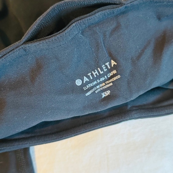Athleta Elation 2 in 1 Capri Leggings Tight - Picture 4 of 4